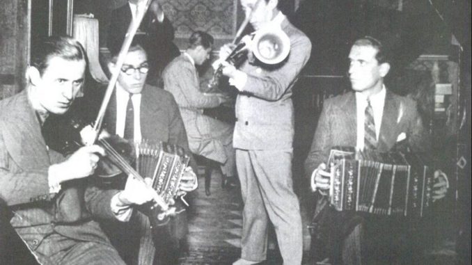 Julio De Caro y su orquesta